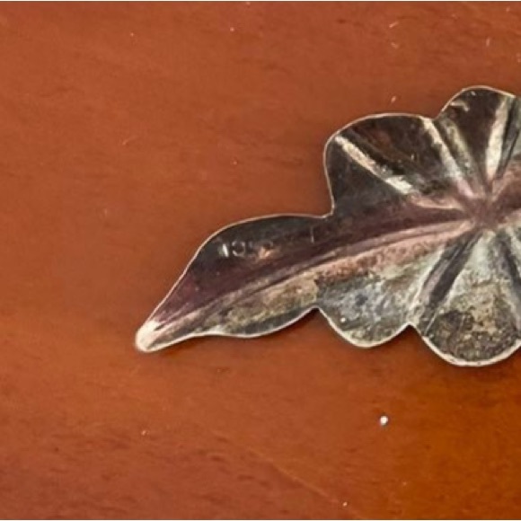 [sold] 10k solid gold diamond cut tricolor leaves dangle statement earrings 2” - Picture 5 of 7